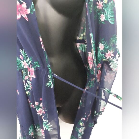 Francesca's floral cover-up - Picture 2 of 5